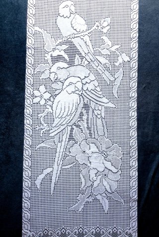 Cortina con pájaros tropicales