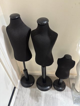 3 Maniquíes Negros Pequeños