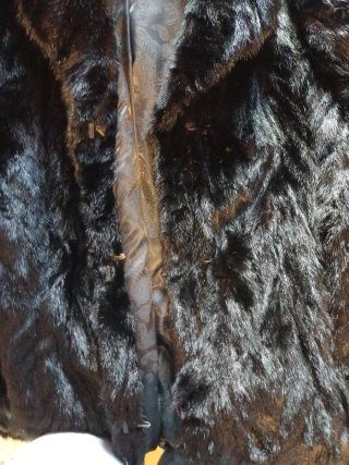Abrigo de pelo negro