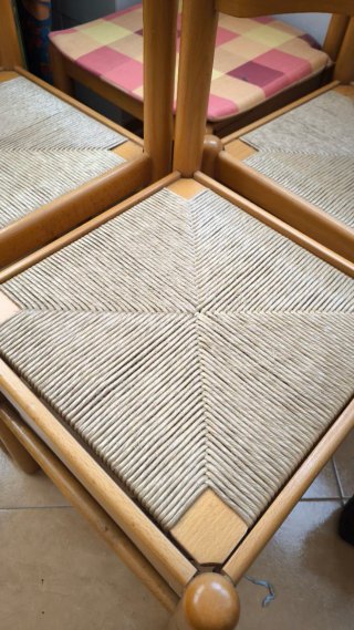 Juego de 4 sillas de madera y yute en Gandia