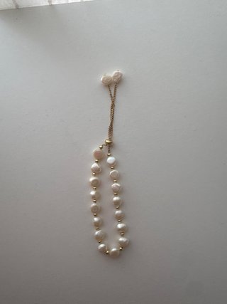 Pulsera de perla y Detalles Dorados de tahilandia
