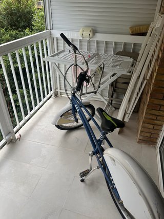 Bicicleta Urbana Azul y Blanca