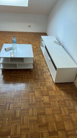Gratis Sofa, Mesa  y mueble TV blanco  y cocina