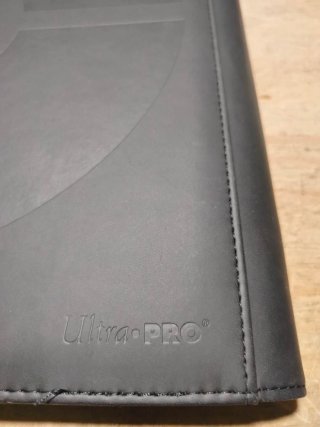 Ultra Pro 15774 Álbum Pokémon TCG Pikachu
