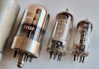 Lote 4 válvulas antiguas de radio Mullard Brimar