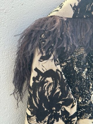 Abrigo Zara studio floral negro y beige XS