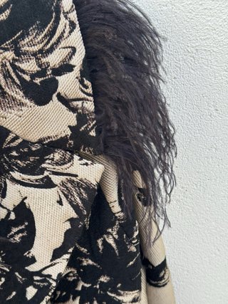 Abrigo Zara studio floral negro y beige XS