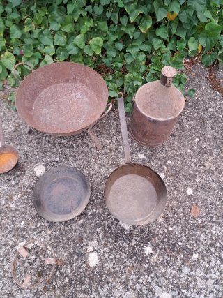 Lote de Sartenes antiguas de Hierro, Aceitera y Tr