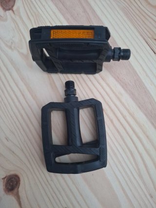 Pedales de bicicleta nuevos