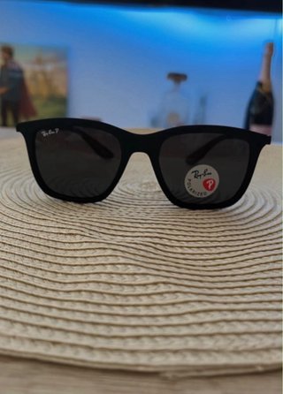 Gafas de sol negras