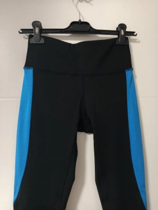 Leggings deportivos negros y azules