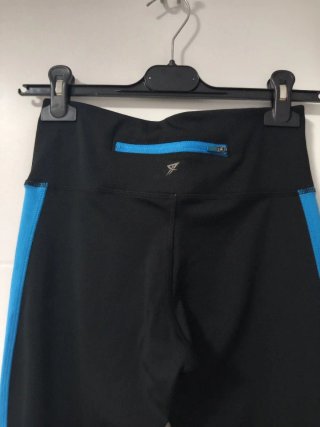 Leggings deportivos negros y azules