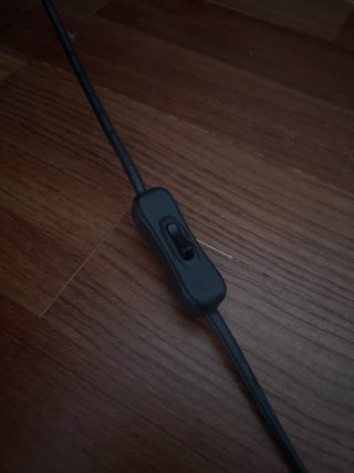 Lámpara de pie con pantalla negra