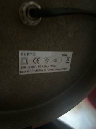 Lámpara de pie con pantalla negra