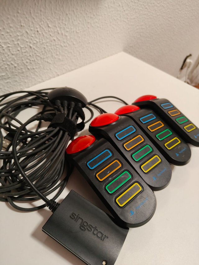 4 Mandos Buzz! para PlayStation 2