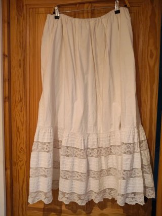 Enagua antigua traje tradicional