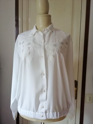 Blusa blanca bordada floral