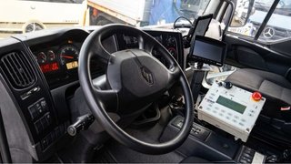 Camión RENAULT D320 Prensa Recolector
