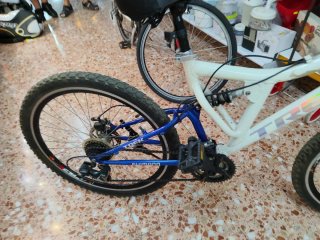 Bicicleta Trek Blanca y Azul