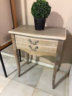 Mesita de noche de madera