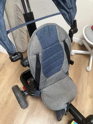 Triciclo infantil con manillar y sombrilla