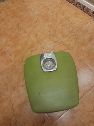 Balanza antigua verde