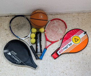 Raquetas de tenis Wilson y pelotas