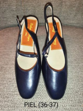 Zapatos de piel azul marino con tacón (A estrenar)