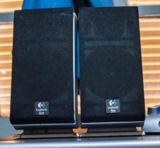 Subwoofer Logitech Z2300 con satelitales
