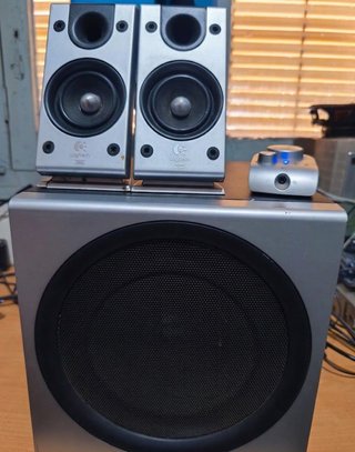 Subwoofer Logitech Z2300 con satelitales