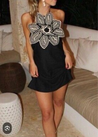 Vestido Mini con Detalle de Flor Crochet