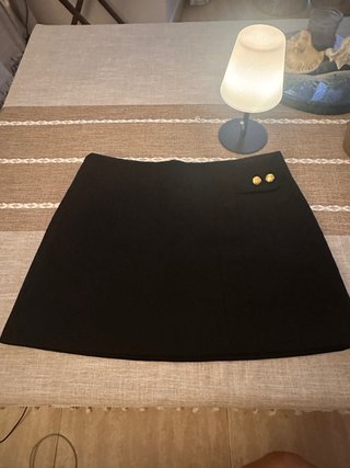 Falda Zara negra botones dorados
