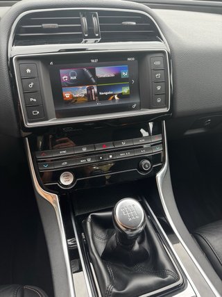 Jaguar XE 2.0d 180 cv 2016 R-SPORT todo en jaguar