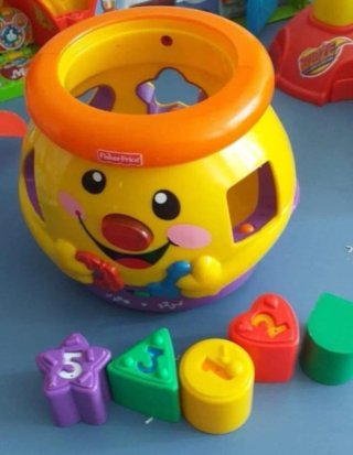 Cubo de actividades musicales para bebés