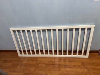Cuna-cama 1.40*70 con barrera de seguridad