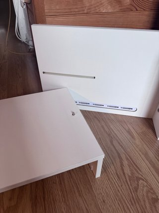 Elevador de pantalla blanco para escritorio