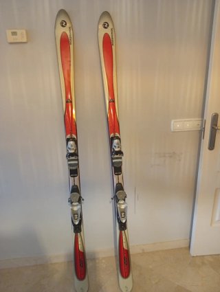 Esquís Rossignol con fijaciones