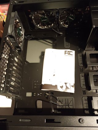 Torre PC Versus con 5 Ventiladores RGB