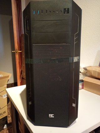Torre PC Gaming con Cristal y 5 Ventiladores RGB