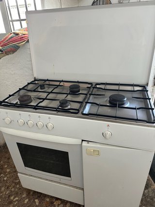 Cucina a Gas Bianca con Forno