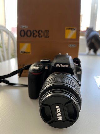 Nikon D3300 + objetivo 18-55 + caja, batería y acc