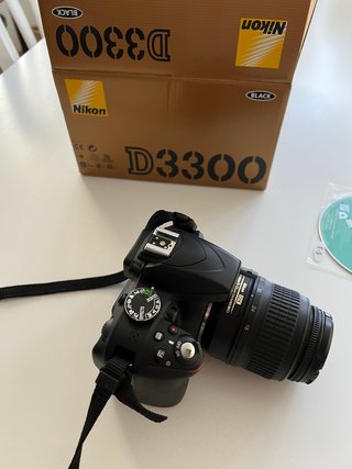 Nikon D3300 + objetivo 18-55 + caja, batería y acc