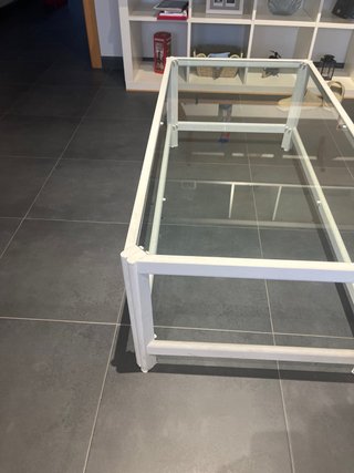 Mesa de Centro con Estructura Metálica Blanca