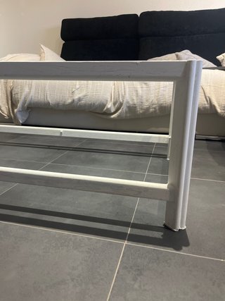 Mesa de Centro con Estructura Metálica Blanca