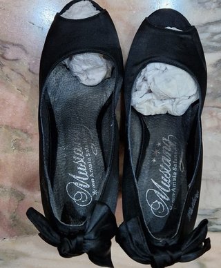 Sandalias fiesta Mustang negras lazo