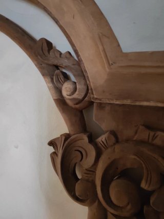 Marco Antiguo de Madera Maciza Tallada