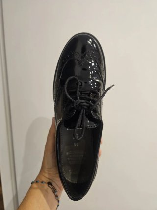 Zapatos Geox negros charol T35 (dan talla 34)