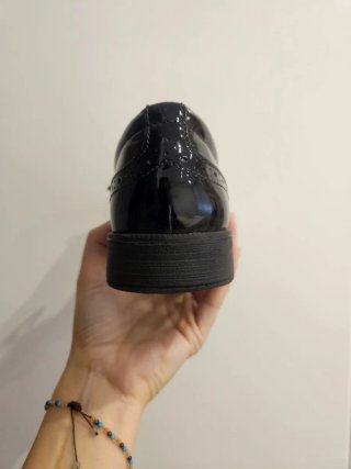 Zapatos Geox negros charol T35 (dan talla 34)