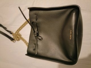Bolso Bandolera Negro con Cadena Dorada