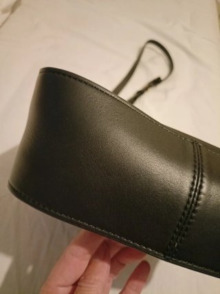 Bolso Bandolera Negro con Cadena Dorada